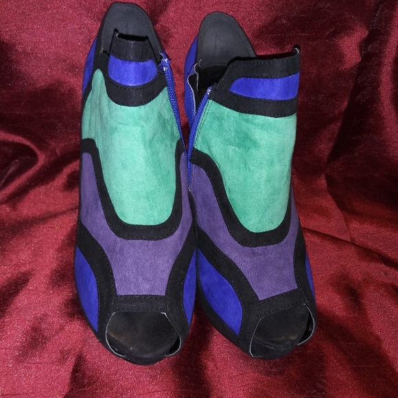 Multi colored pump - Picture 2 of 4